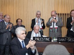 La delegación Palestina tras su aceptación como miembro de pleno derecho de esta organización de la ONU. EFE  /