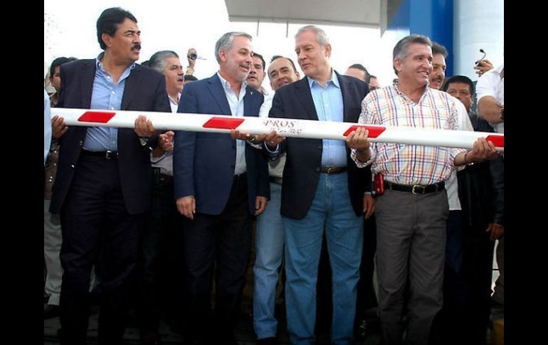 El pasado 6 de octubre, el gobernador del Estado, Emilio González retiró la pluma de la caseta para evitar los cobros. ARCHIVO  /