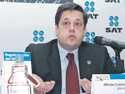 Alfredo Gutiérrez Ortiz Mena dijo que el SAT revisará las cuentas bancarias con “montos significativos”. EL UNIVERSAL  /