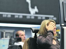 La crisis en la eurozona ha causado desplomes continuos de las bolsas de valores en el área. ARCHIVO  /