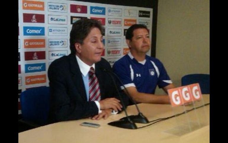 Juan José Frangie anuncia el relevo en la dirección técnica en rueda de prensa. ESPECIAL  /