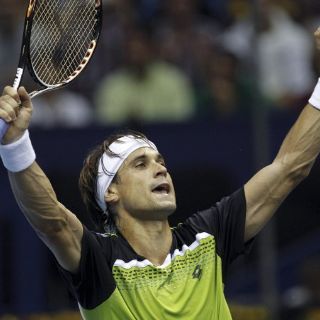 Ferrer inicia la defensa de título con victoria