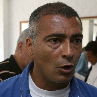 Romário insta por leyes solidarias entre FIFA y Brasil rumbo a 2014