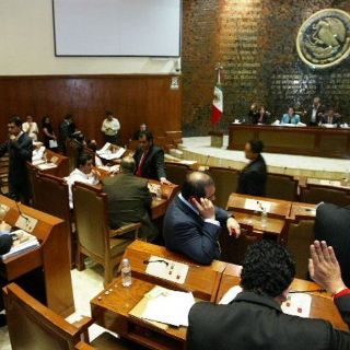 Contradicciones entre diputados por contratación de crédito