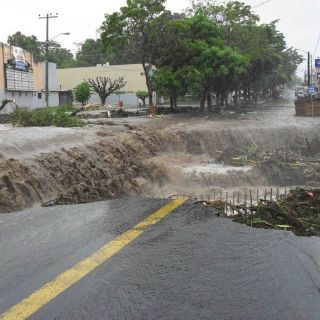 Crecen riesgos sanitarios en Colima tras “Jova”