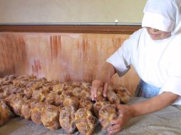 El Pan de Muerto es resultado de la mezcla de las culturas indígena y española. ARCHIVO  /