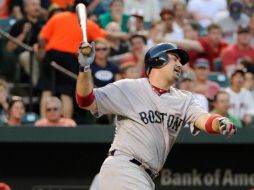 El mexicano, que milita en los Medias Rojas de Boston, dice que siempre trata de ''de ser un pelotero completo''. AFP  /