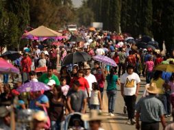 Autoridades municipales invitan a las personas a que visiten con más regularidad las criptas de sus familiares.  /