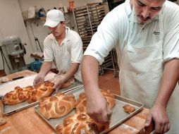 En esta fecha aumenta la oferta del pan, desde supermercados hasta la economía informal. ARCHIVO  /