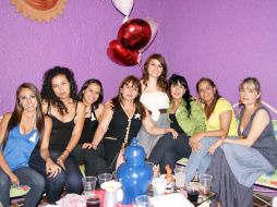 Paoletthe con sus invitadas.  /