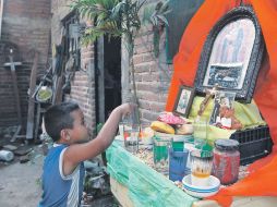 Al entregar apoyos a afectados por ''Jova'', el gobernador anunció que contratará directamente la deuda para obras de recuperación.  /