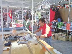 Los materiales textiles que se utilicen en la instalación de los puestos deben tener una propiedad “retardante” al fuego. ESPECIAL  /