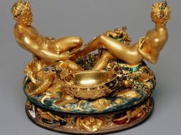Salero de Benvenuto Cellini, representando el mar y la tierra. Se empleó para su elaboración marfil, oro y esmalte. ARCHIVO  /