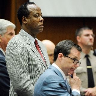 Médico de Jackson actuó con negligencia y causó muerte del cantante: fiscal