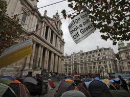 Indignados acampan frente a la catedral de San Pablo. AFP  /
