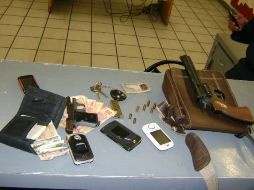 Les aseguraron una pistola tipo escuadra, calibre .25, con cinco cartuchos útiles y un revólver, calibre .357 mágnum.  /