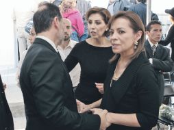 Josefina Vázquez Mota, y Gustavo Madero (izq.), asistieron a la capilla donde se veló el cuerpo de Ricardo Guzmán. EL UNIVERSAL  /