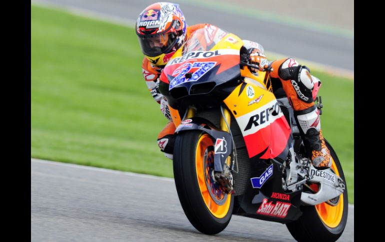 Casey Stoner marcó el ritmo a sus rivales en el circuito ''Ricardo Tormo''. AFP  /