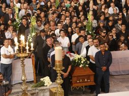Políticos y cientos de personas acudieron al funeral de Ricardo Guzmán, edil de la Piedad Michoacán. NOTIMEX  /