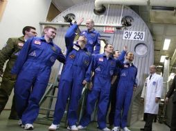 Luego de un extenuante viaje espacial simulado, la tripulación vuelve exitosamente a la luz del día. EFE  /