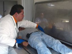 El director del Semefo de Guerrero dijo que los 45 cuerpos que están en la morgue están en estado de descomposición e irán a la fosa.  /