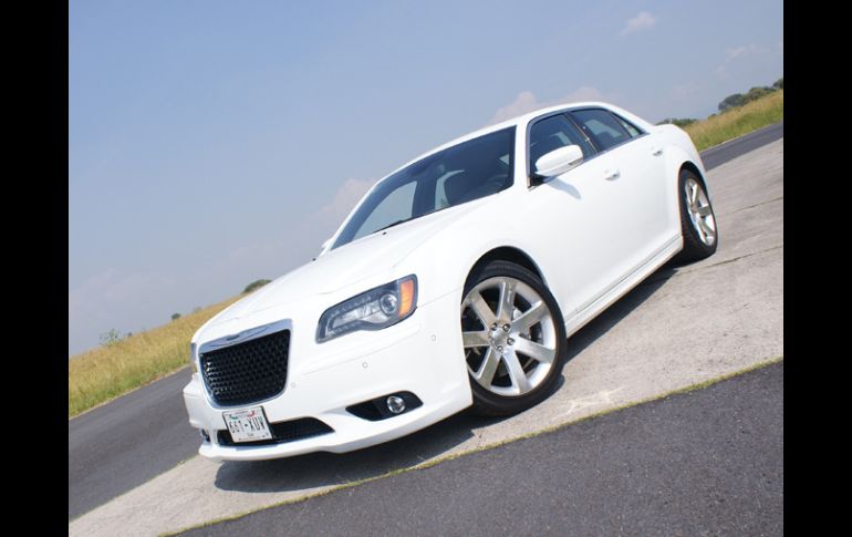 Elegancia y deportividad, encontramos en el 300 SRT-8.  /