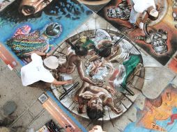 La técnica a utilizar consiste en pintar con gises pastel sobre el piso. ESPECIAL  /