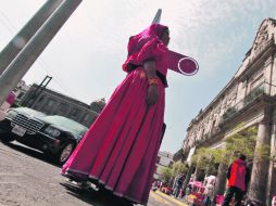 El grupo de comerciantes “Artesanos ambulantes” exige permiso para asentar sus negocios en el primer cuadro de la ciudad.  /