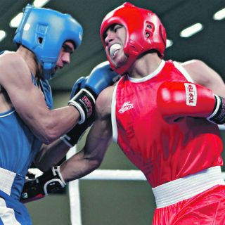 De la Hoya le pide a Joselito que gane una medalla en Londres