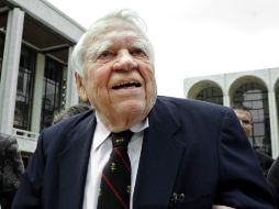Andy Rooney murió debido a la complicación de una reciente operación, a la edad de 92 años en Nueva York. EFE  /