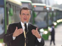 Ebrard durante la ceremonia de inicio de operaciones del Corredor Concesionado Aeropuerto-Tacubaya en el Monumento a la Revolución. NTX  /