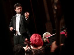 Macías emocionó a los asistentes al Teatro Degollado, con Influencias y Hupango.  /