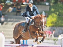 Arturo Navarro a lomos de ''Cool Down'' se llevó el primer lugar de la prueba estelar.  /