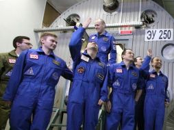Los seis voluntarios salieron el viernes de la réplica de la nave espacial en la estuvieron encerrados durante 520 días. AFP  /