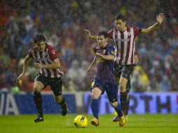 Lionel Messi (centro) rescató un punto para el Barcelona. AP  /