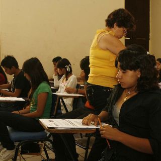 Proponen recorte para Educación