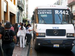 En 2010, el costo del diésel se incrementó 10% golpeando al sector transportista. ARCHIVO  /