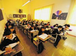 En la última década, los problemas económicos familiares han llevado a presentar bajas de estudiantes que van de 2 a 4 por ciento.  /