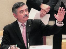 El titular del IFE, Leonardo Valdás, insiste en la necesidad de contar con equipo completo para el año próximo. EL UNIVERSAL  /