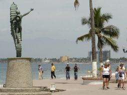 El robo de medidores de agua, tubos de cobre y protecciones en ventanas de colonias populares, incitó a grupos sociales a manifestarse.  /