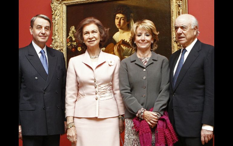 La reina Sofía hizo un recorrido acompañada de diversas personalidades de la cultura. EFE  /