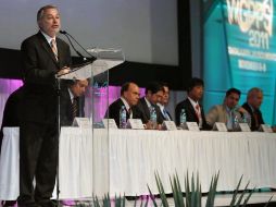 El Secretario de Economía, Alonso Ulloa y el gobernador, Emilio González, asistieron a la inuguración. ESPECIAL  /