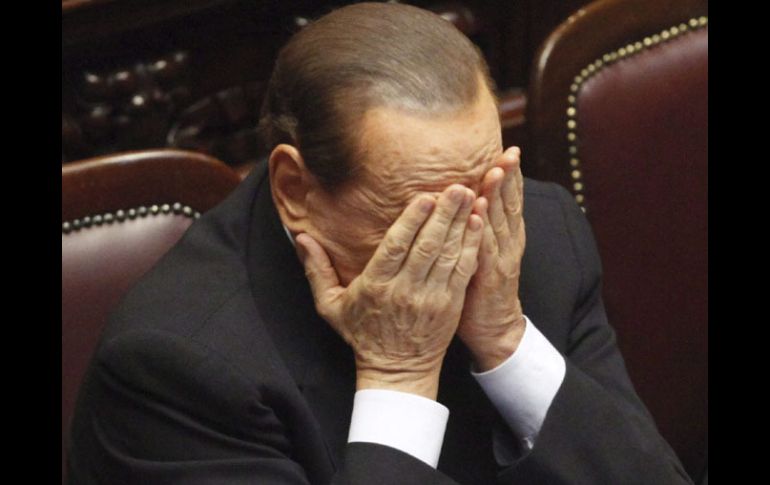 Rumores sobre la dimisión del jefe del gobierno Silvio Berlusconi causaron expectación y afectaciones de los mercados bursátiles. EFE  /