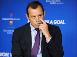 El presidente del Barça, sostiene que mientras asociaciones, representantes y jugadores ganan más dinero, los clubes lo pierden. EFE  /