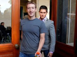 Mark Zuckerberg arrivando al MIT durante su recorrido universitario por el este de Estados Unidos. REUTERS  /