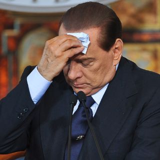 Silvio Berlusconi asegura que no está ''pegado a la silla'' de su cargo