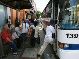 Los transportistas aseguran que ya presentaron la solicitud al Gobierno del Estado. ARCHIVO  /