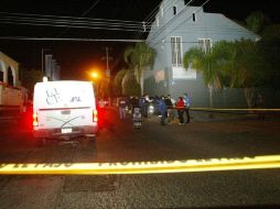 Los restos fueron llevados al anfiteatro de la ZMG para ser sometidos a estudios forenses.  /