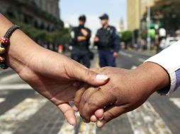 Artesanos Urbanos se manifestaron de nuevo ayer en el cruce de Hidalgo y 16 de Septiembre.  /
