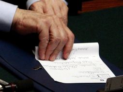 En su libreta, el primer ministro apunta ''308 (8 traidores)''. REUTERS  /